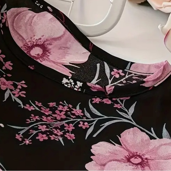 NEW Women’s Plus Size Floral Print Cold Shoulder Dress - Picture 3 of 4